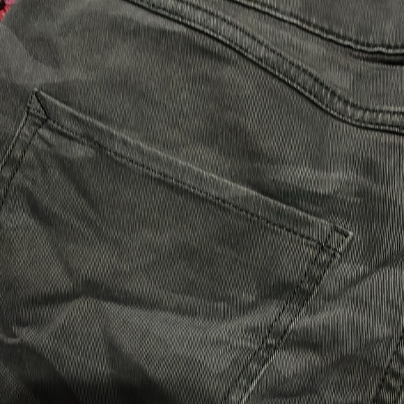 Express gray camo mini skirt. Size 8. - Picture 5 of 5